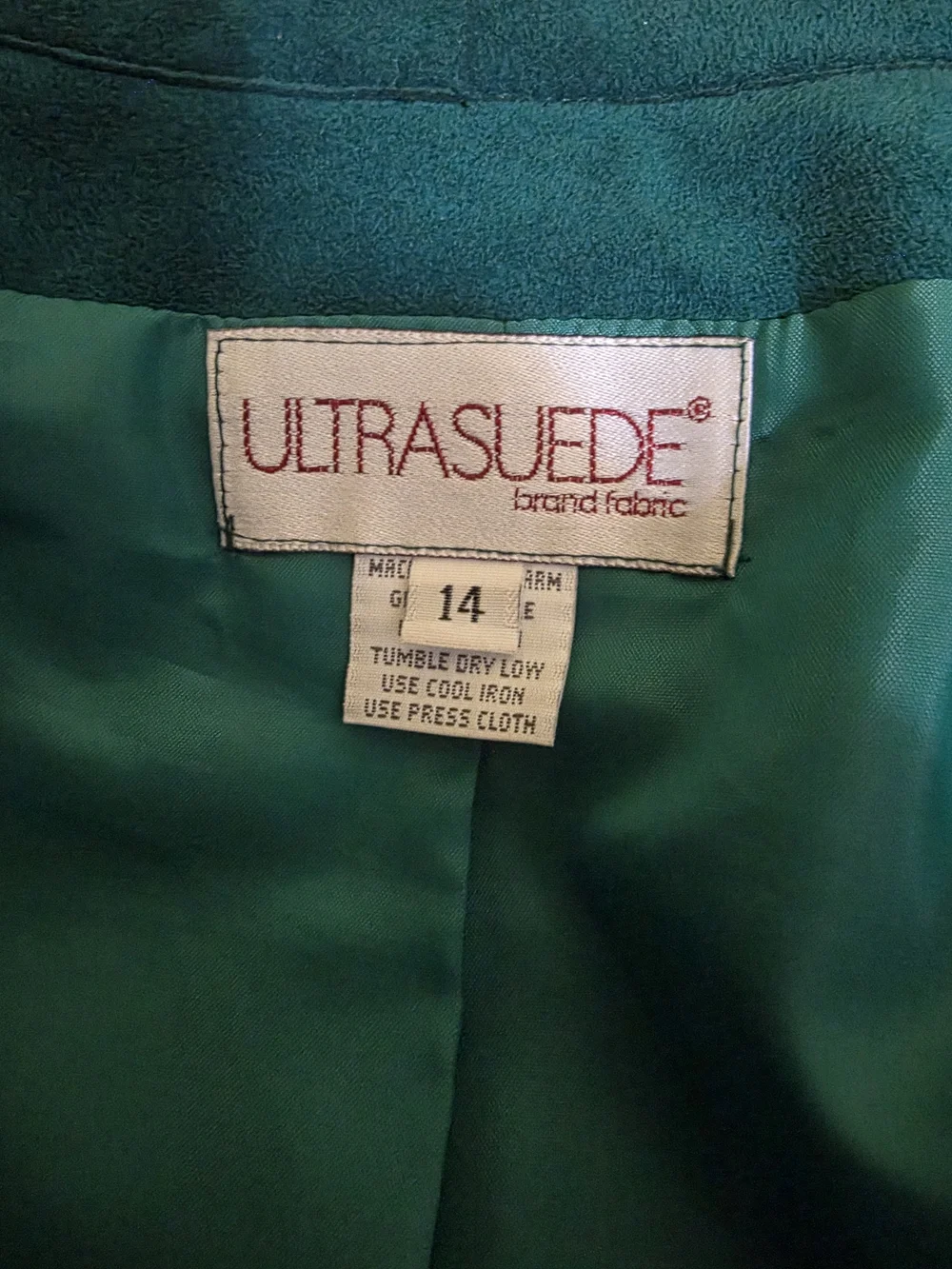 Ultra Suede Emerald Green Skirt Suit. Measures Small Closer To Size 12. - Picture 6 of 8